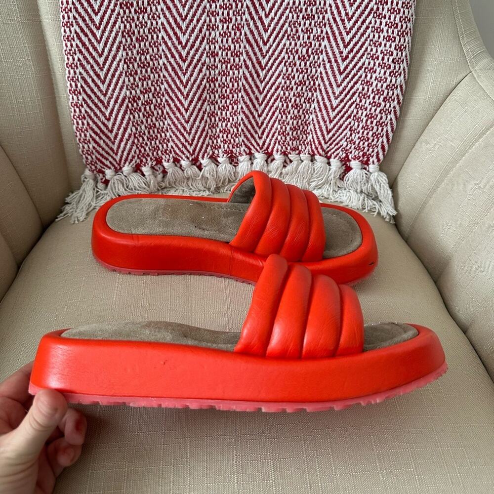P448 Leather Fergie Slides NEW